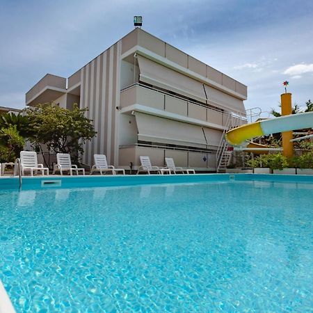 Holiday Club Residence Alba Adriatica Buitenkant foto