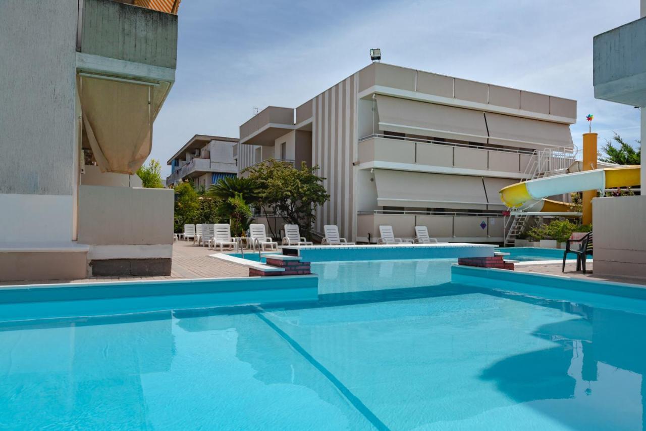 Holiday Club Residence Alba Adriatica Buitenkant foto