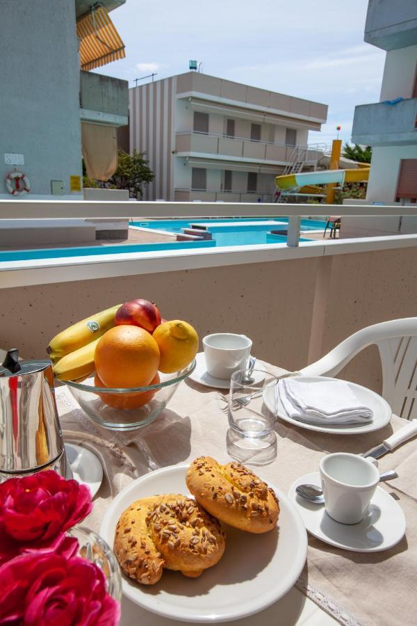 Holiday Club Residence Alba Adriatica Buitenkant foto