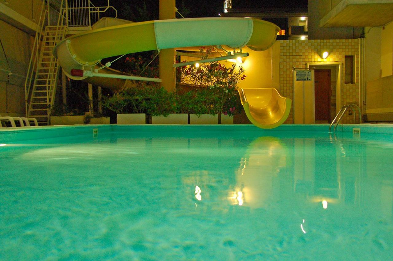 Holiday Club Residence Alba Adriatica Buitenkant foto