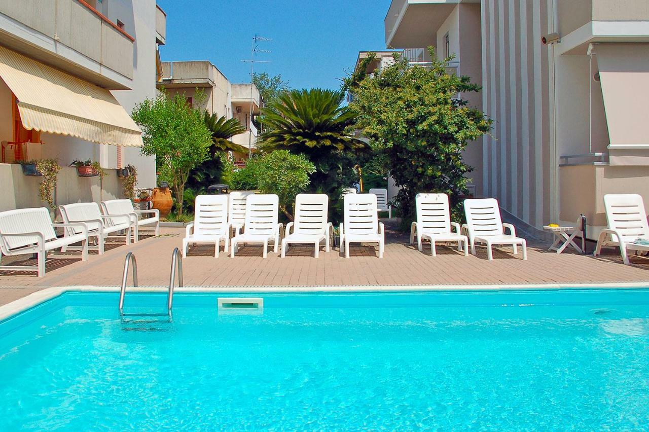 Holiday Club Residence Alba Adriatica Buitenkant foto