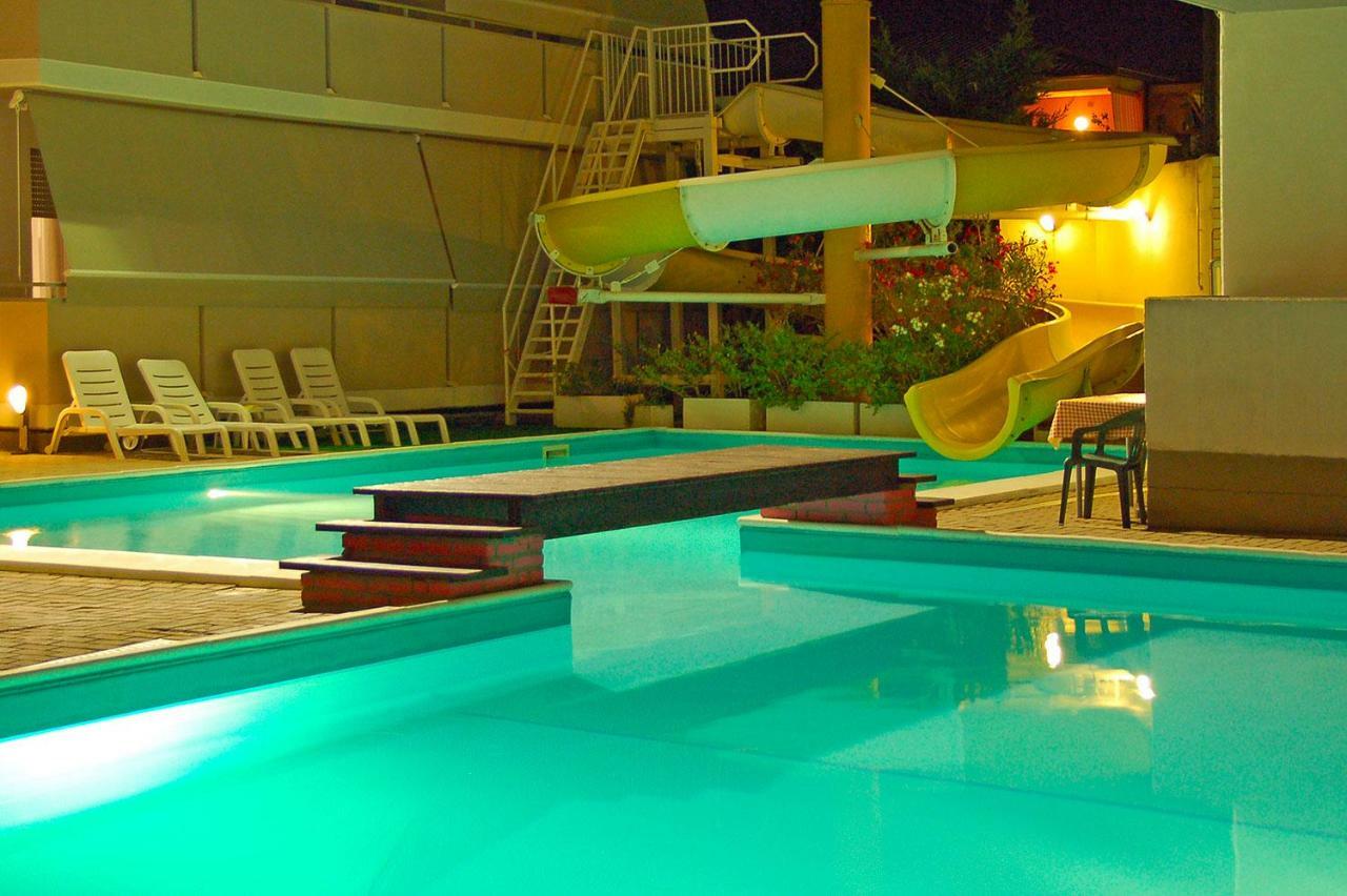 Holiday Club Residence Alba Adriatica Buitenkant foto