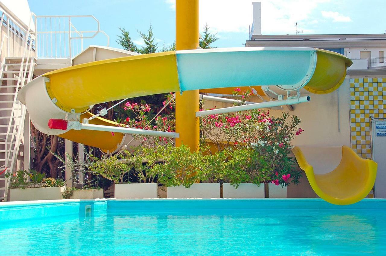 Holiday Club Residence Alba Adriatica Buitenkant foto